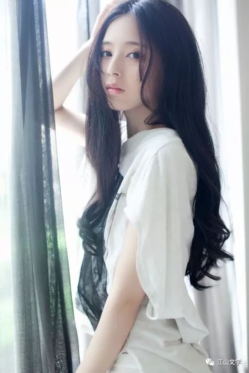 ?；▔?mèng)工廠下載最新版，探索校園美女的新世界